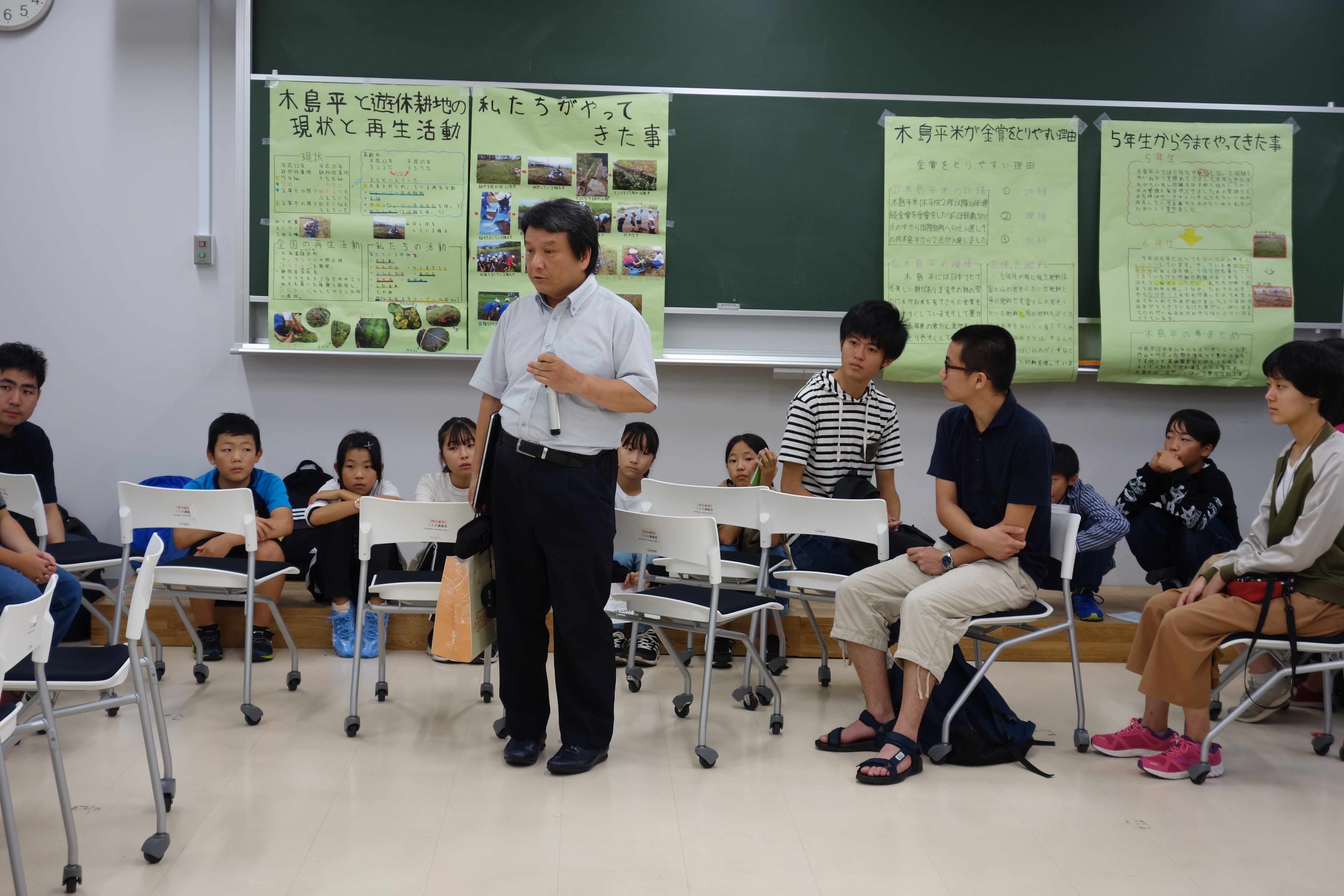 ポスター発表後の大学教員による講評