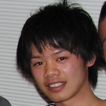 久保　航